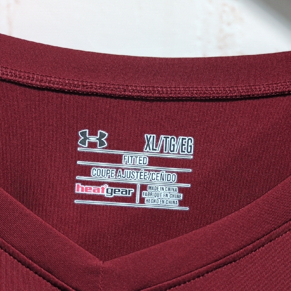 Under Armour Heatgear Burgundy and White Jersey Top Womens Size XL - Picture 2 of 8